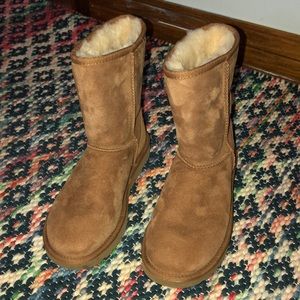 Short ugg boots